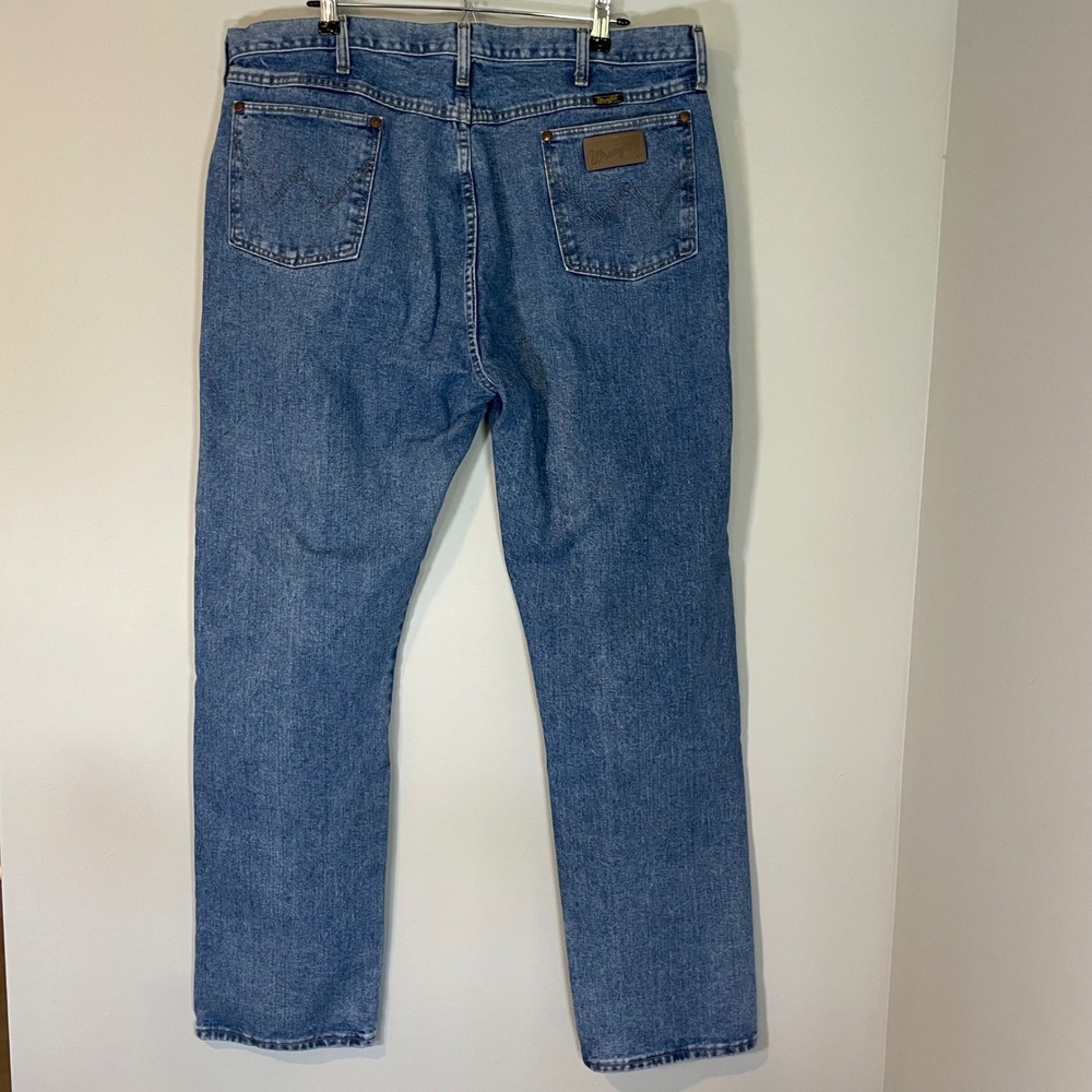 VTG Wrangler Mens Straight Leg Denim‎ Jeans Medium Wash Blue 42x34 Cowboy Cut